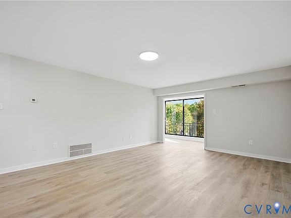 3rd image of 33 Waterfall Rd
