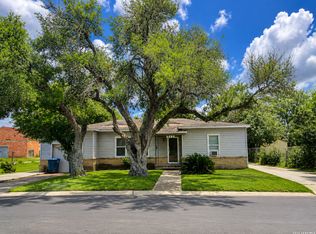 312 N Monroe St, Beeville, TX 78102