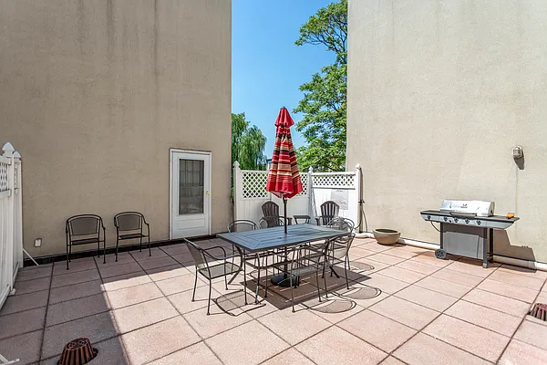 Rented by Douglas Elliman | media 14