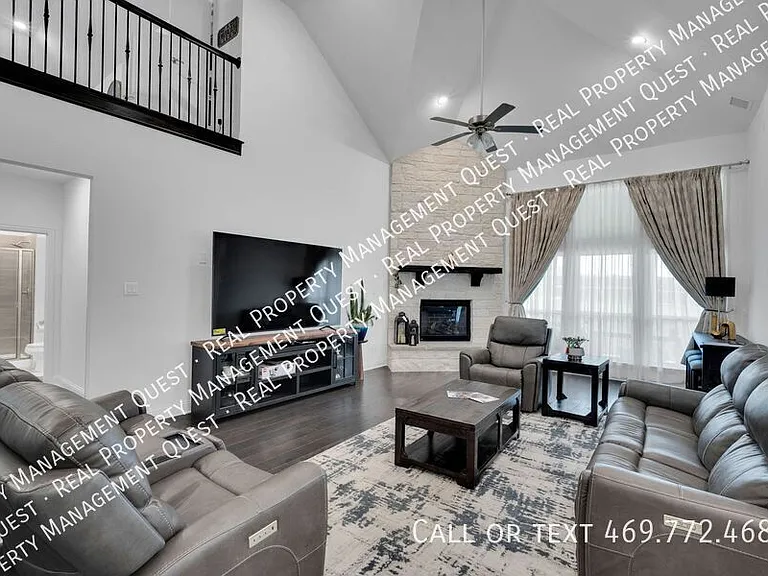 1767 Shumard St — Photo 3