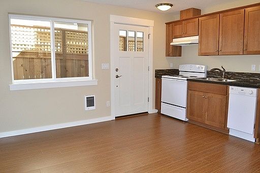 3rd image of 6607 NE Grand Ave Unit B