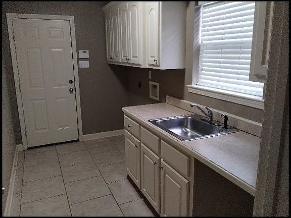 5th image of 206 Megan Cv
