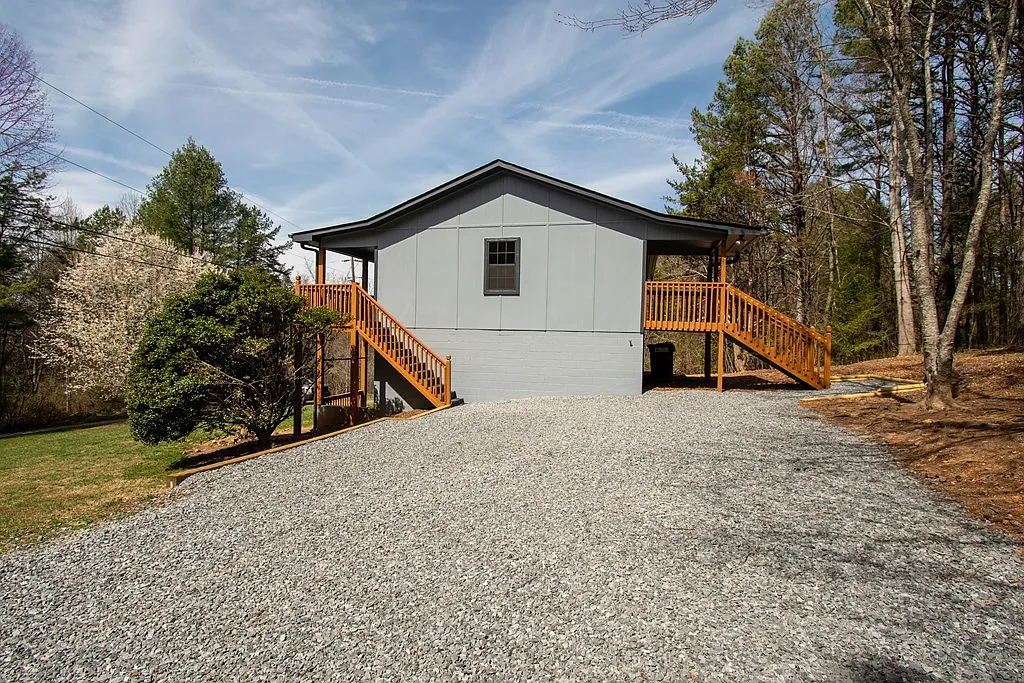 3 bed, $1,600 — Photo 2