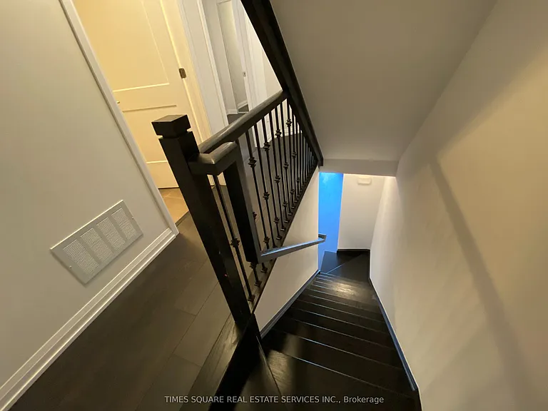 1050 Portage Pkwy #Townhouse 32 — Photo 9