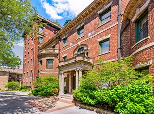 Reside on Wellington, Chicago, IL 60657