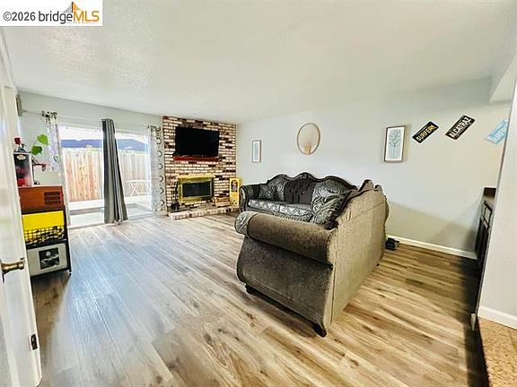 2nd image of 2848 Sunburst Dr
