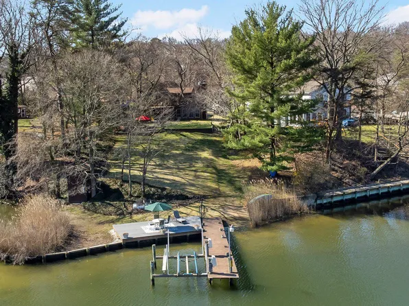 1588 Wall Dr, Pasadena, MD 21122