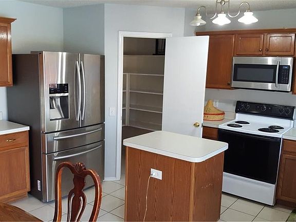4th image of 200 Hampstead Dr