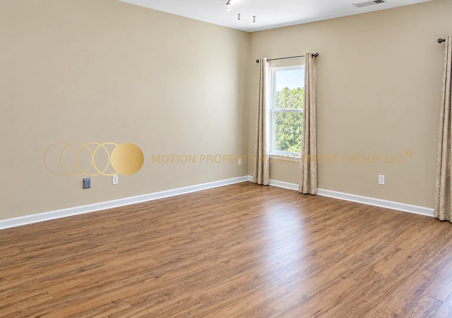 Ranch Living Made Easy | 3 Beds, 2 Baths + Water & Lawn Maintenance Included! — Photo 4