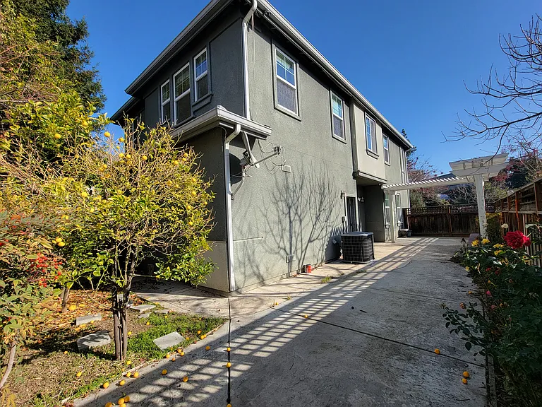 829 S 22nd St — Photo 17
