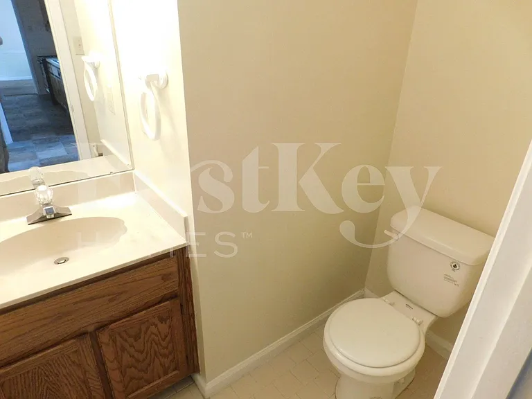 2428 Green Glen Dr — Photo 10