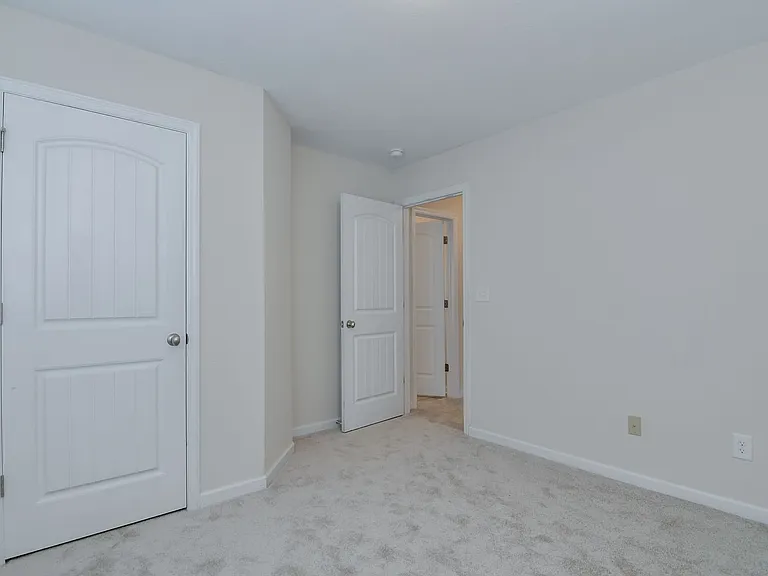 703 Sycamore Ct — Photo 24