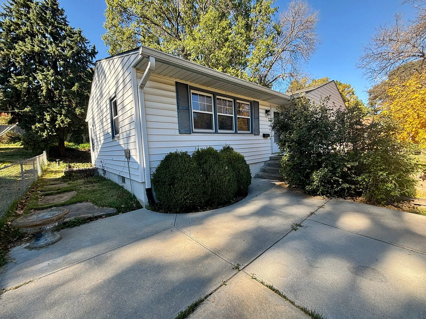 3406 S 91st St 3 Bed/1.5 Bath in Westside School District | Hardwood Floors, 2-Car Garage, Fenced... — Photo 2