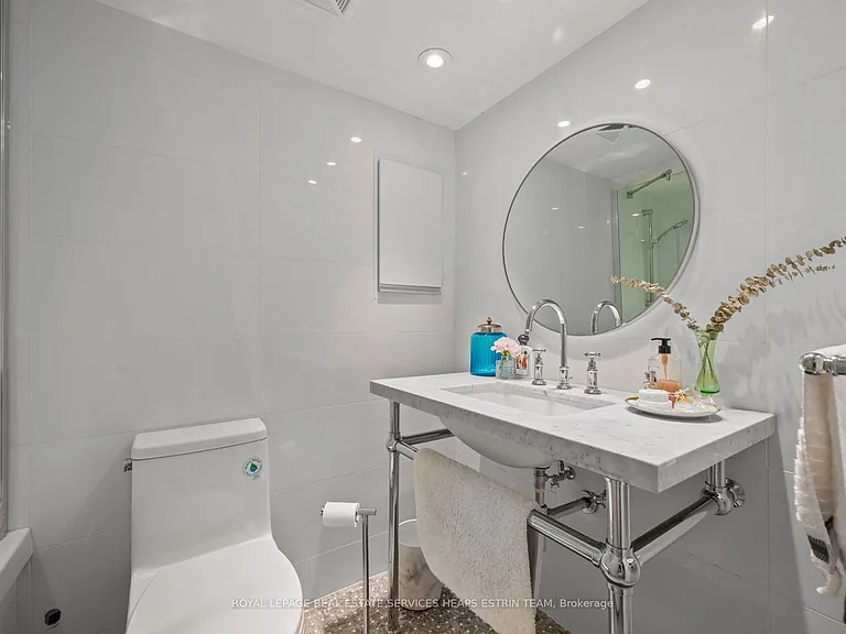225 Davenport Rd #401 — Photo 23