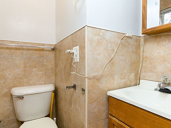 4th image of 183 Eagle St APT 3R