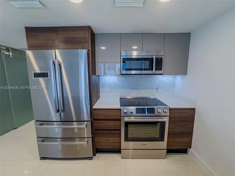 9261 E Bay Harbor Dr #405 — Photo 9