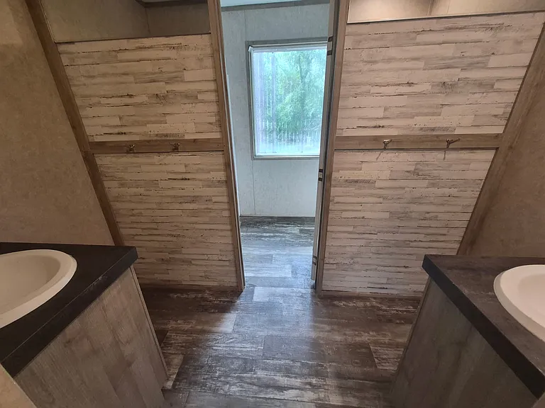 Oak Tree Dr — Photo 8