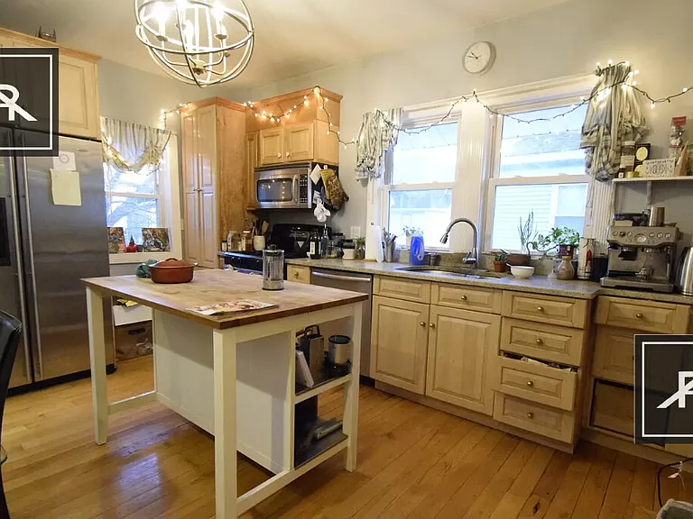 17 Holman St #1 — Photo 2