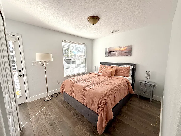 606 E Livingston St — Photo 35