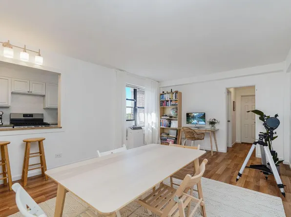 2821 Kings Highway image 5 of 22