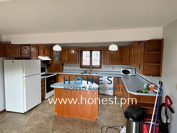 3rd image of 273 Pond Rd