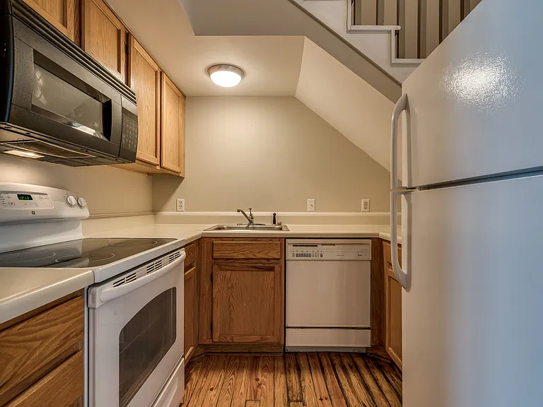 615 Heidt St — Photo 4