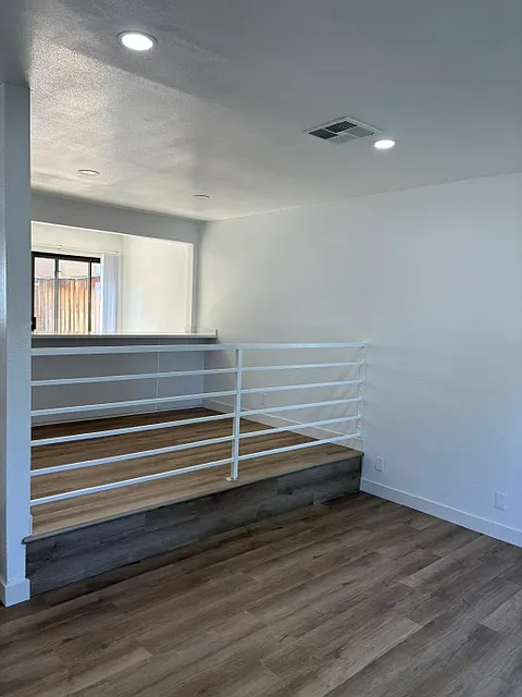 2 bed, 1.5 bath, 800 sqft, $2,550 — Photo 2