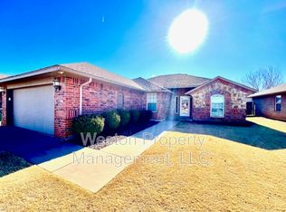 11600 SW 10th St, Yukon, OK 73099