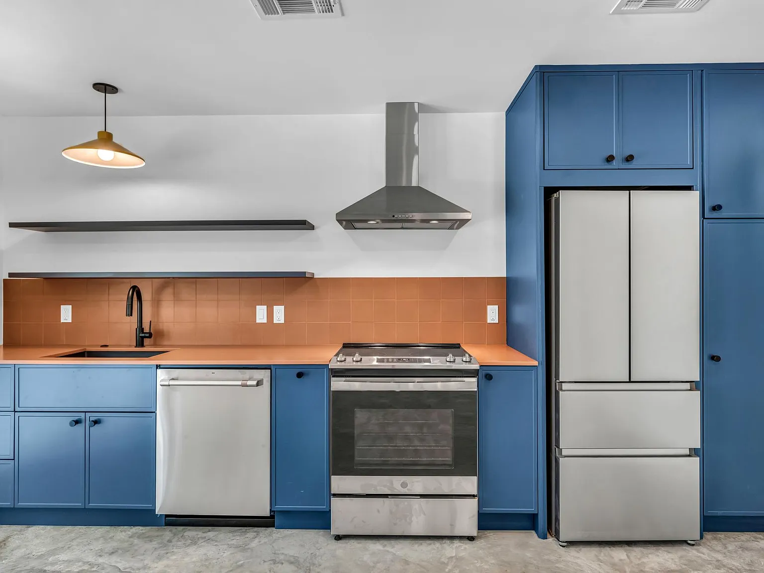 2403 Wilson St — Photo 2