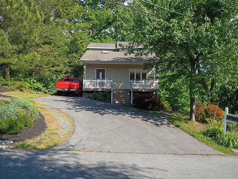 607 Overhill Dr — Photo 14
