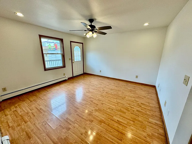605 W Cross St — Photo 3