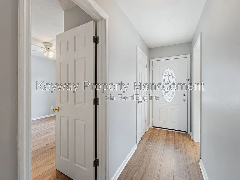 107 Stonington Ln SW — Photo 3