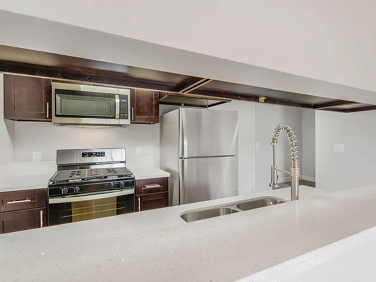 Crenshaw Townhouse — Photo 12