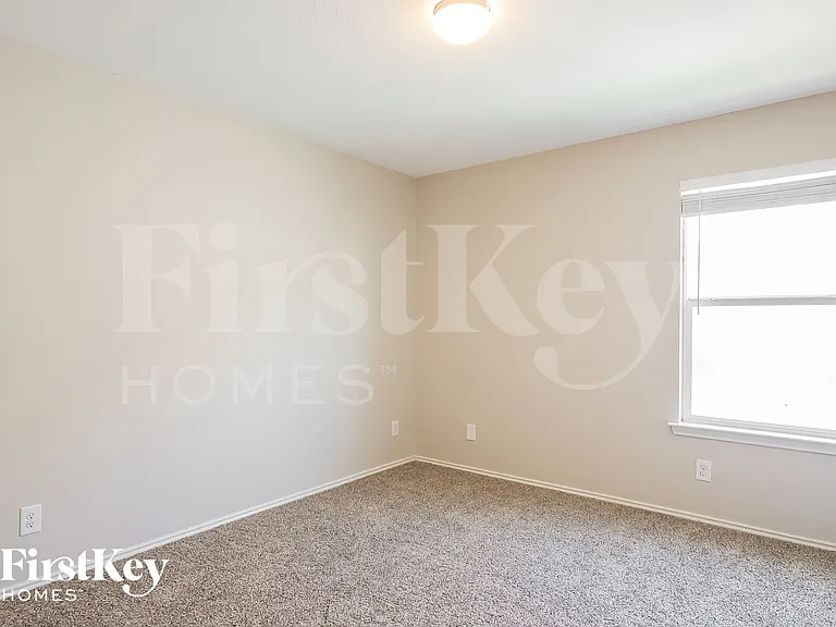 1811 Buescher Path — Photo 9