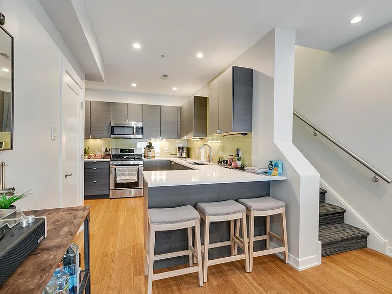 1637 Carpenter St #2 — Photo 3