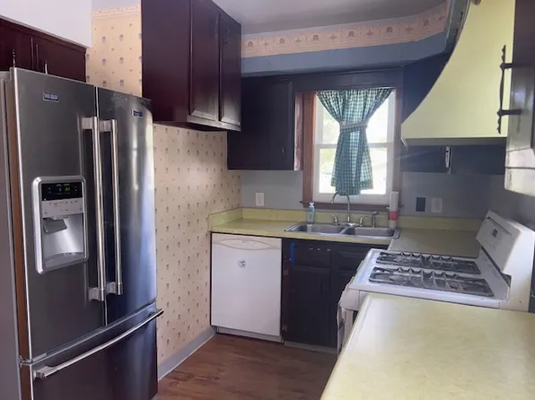 2407 E 23rd St, Des Moines, IA 50317
