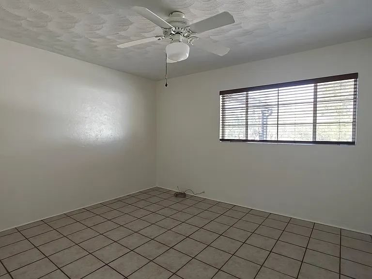 2260 E Spring St — Photo 11