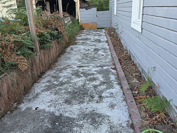 4th image of 312 W 3rd St