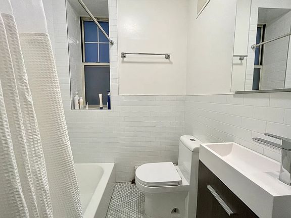 5th image of 207 W 10th St APT 1D