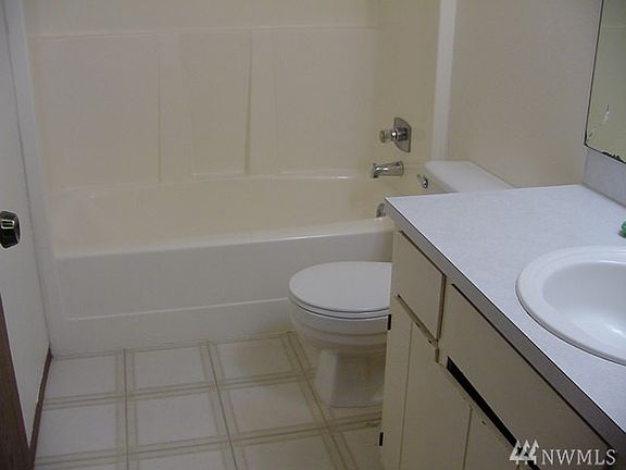 5th image of 11013 144th Street Ct E