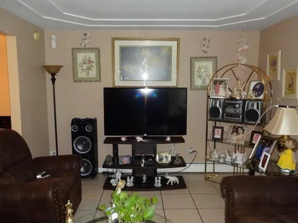 145 Dover Dr, Des Plaines, IL