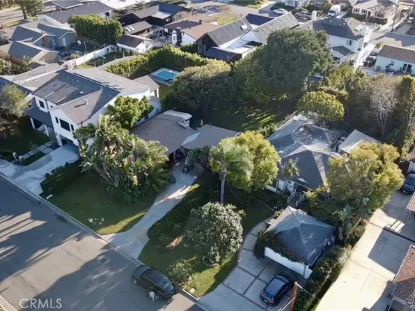 379 Walnut St, Costa Mesa, CA 92627