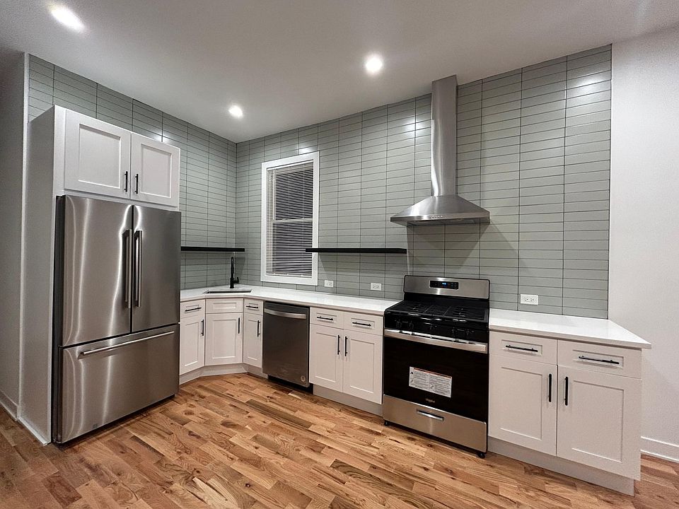 1st image of 3017 N Oakley Ave Unit 2