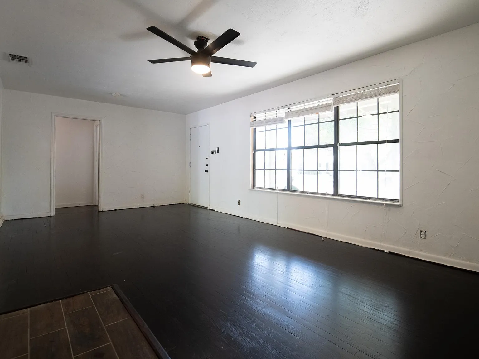 3 bed, 1350 sqft, $1,345 — Photo 3