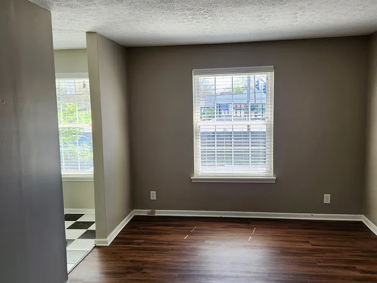 100 Forest Ct #4 — Photo 4