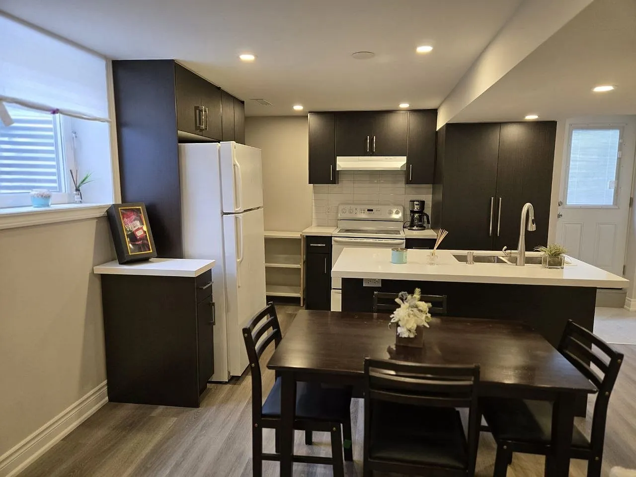 Britannia Rd W, Mississauga — Photo 2