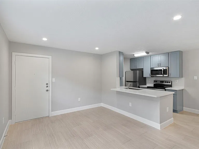 2201 Fountain View Dr #47 — Photo 9