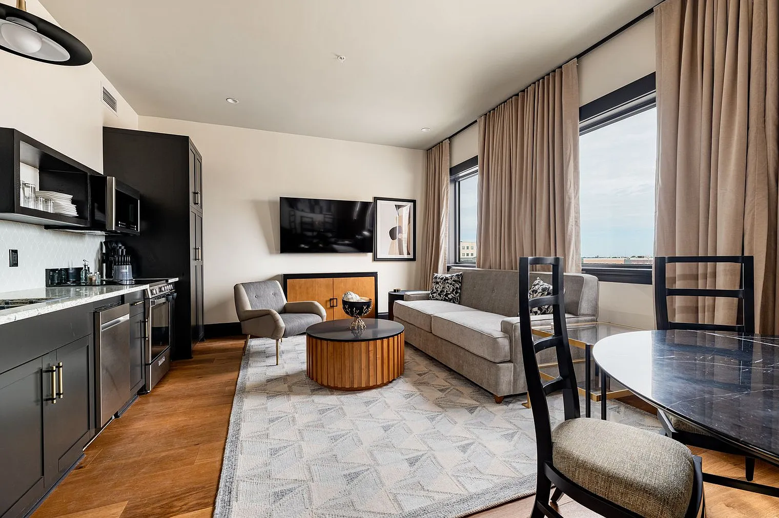 1 bed, 1.0 bath, 645 sqft, $10,138 — Photo 3
