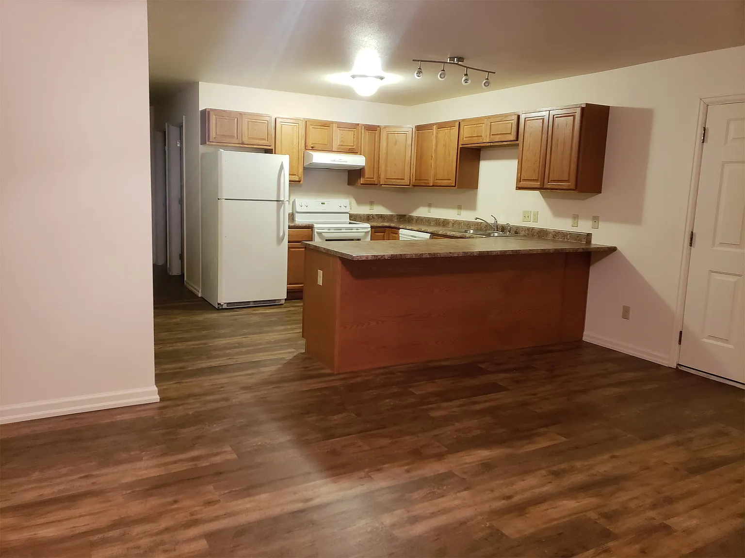 Sage Apartments - A16 — Photo 4