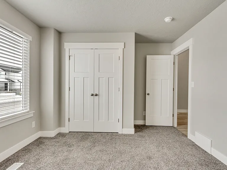 2299 E Woodbury Ln — Photo 5